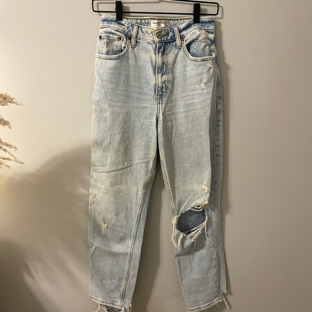 Abercrombie & Fitch Light Blue Cropped Jeans